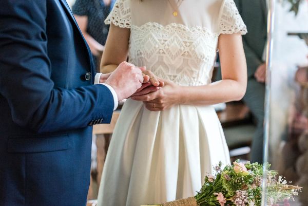Nachhaltige DIY Hochzeit Ringübergabe