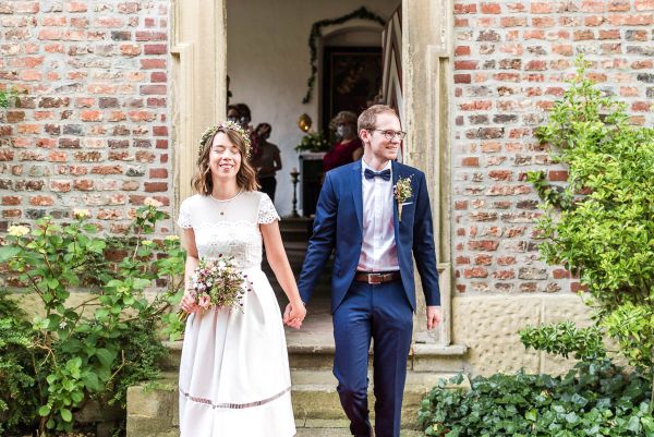 Nachhaltige DIY Hochzeit Brautpaar nach der Trauung