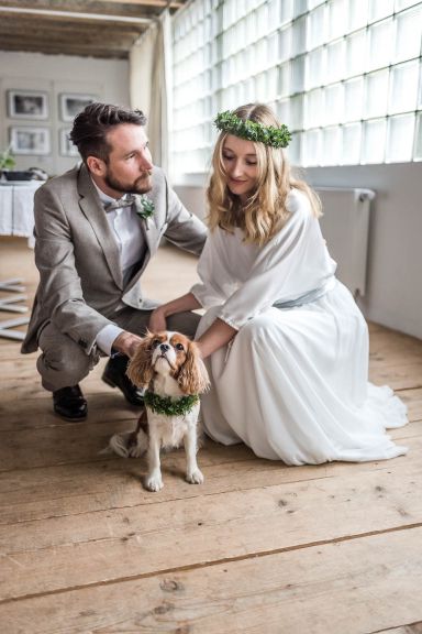 Winter Wedding Brautpaar mit Hund